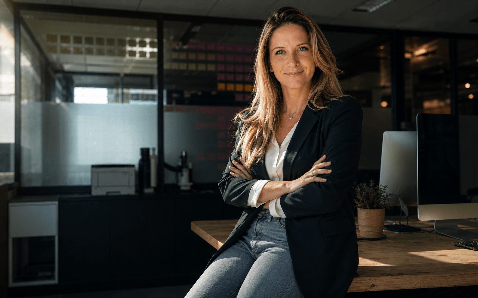 Marie Schönfeld im Büro